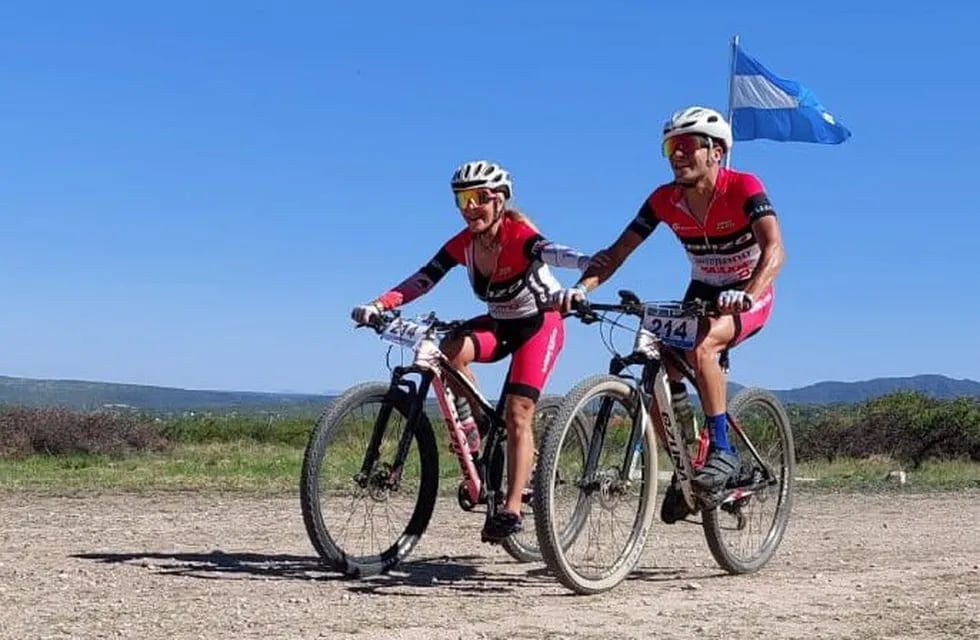 La dupla sanrafaelina de Mountain Bike, integrada por Hugo Jover y Adriana Alos ganaron en la categoría Mixtos Máster C en el Rally de las Altas Cumbres.