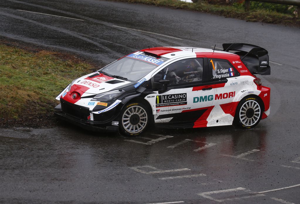 El siete veces campeón mundial Sebastien Ogier, al comando de su Toyota Yaris WRC.
