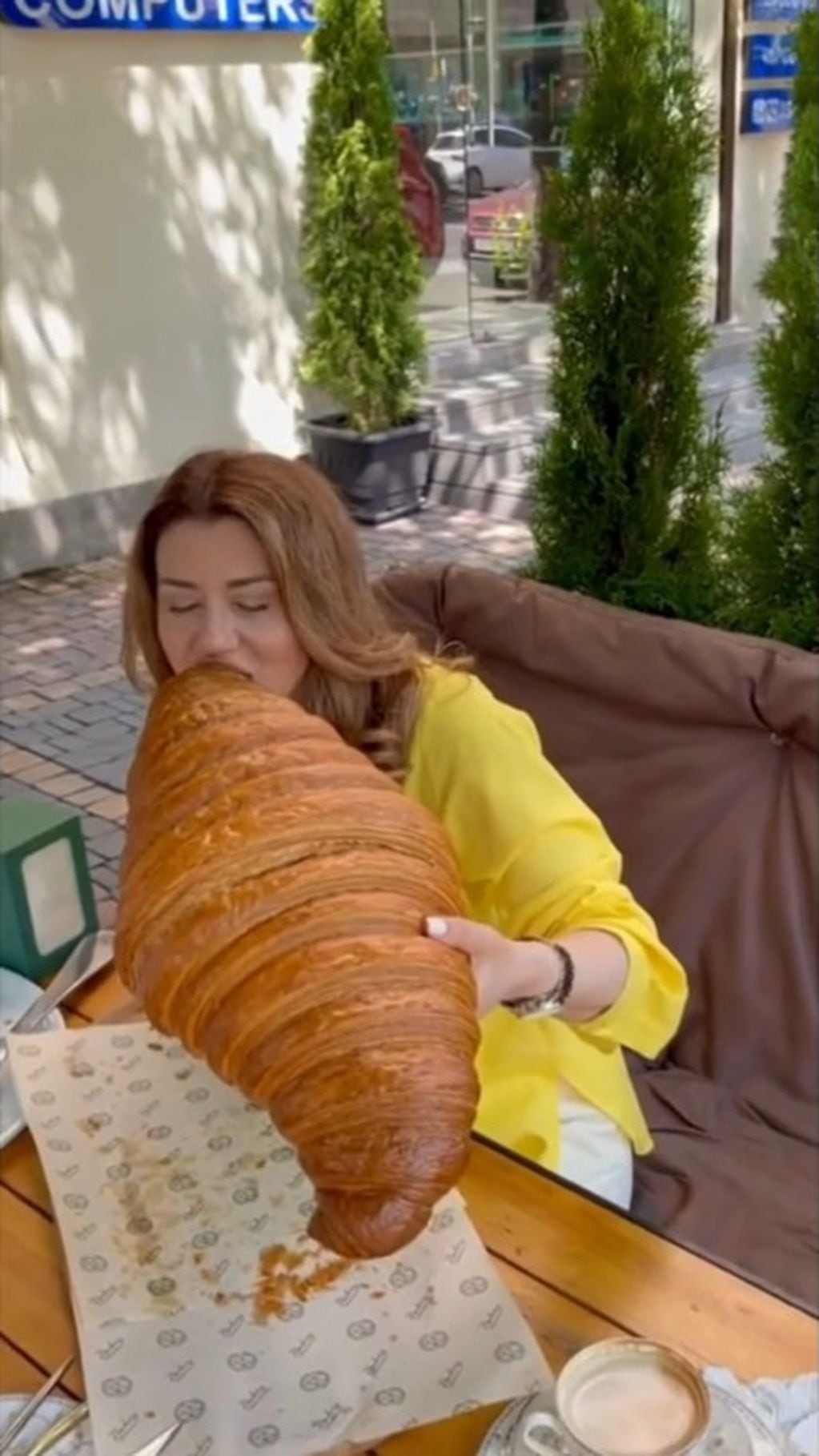 Así son los croissant gigantes virales de TikTok