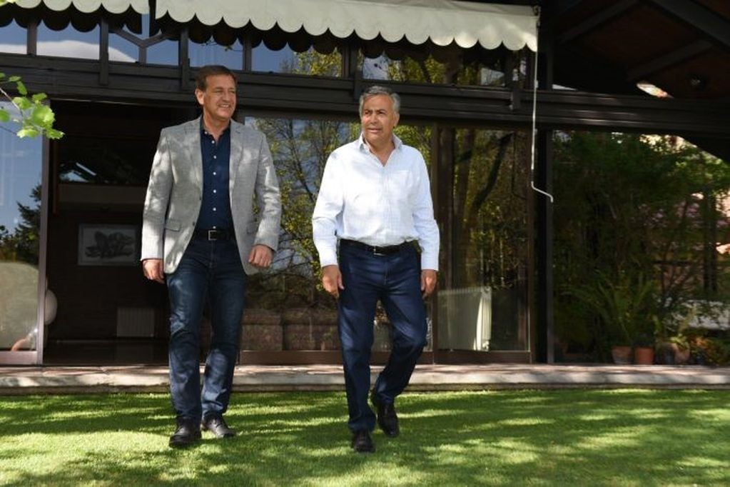 Cornejo y Suarez desayunaron juntos en la residencia de La Puntilla. (foto: Prensa de Gobierno)