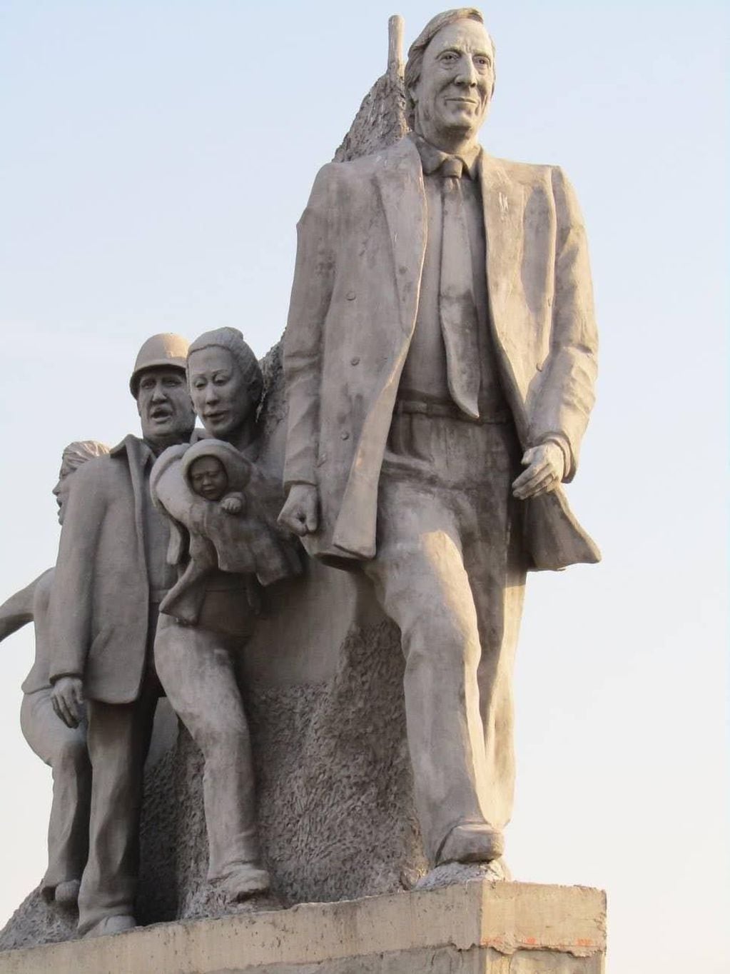 La imagen de la estatua de Néstor Kirchner.