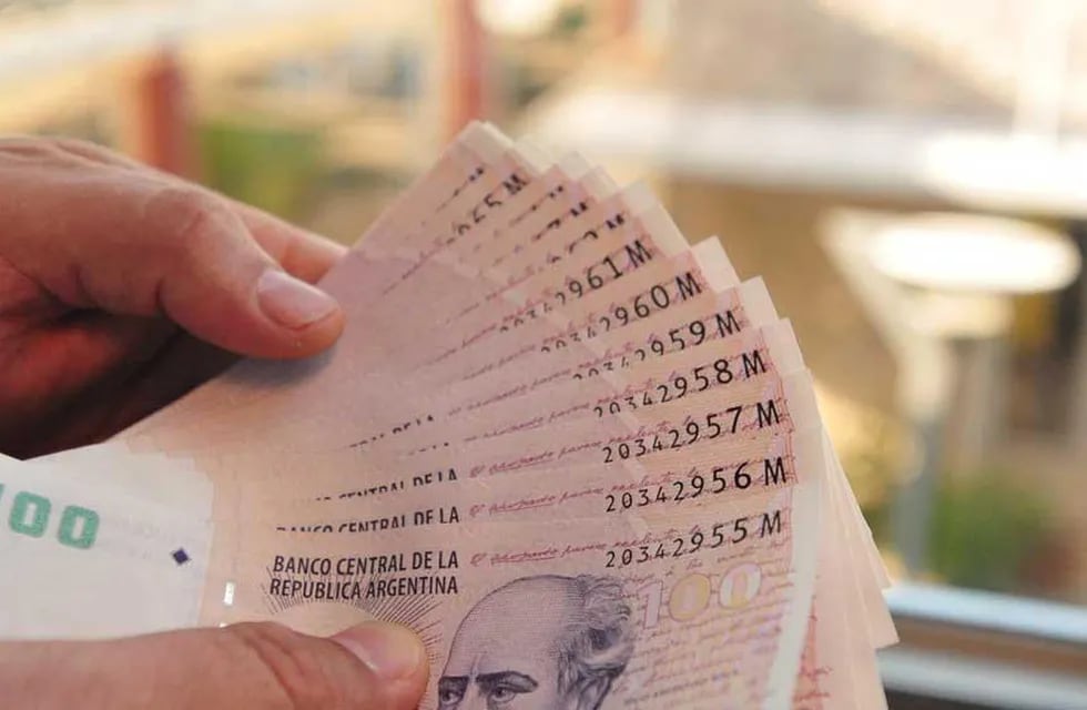 Alberto Fernández subirá el salario mínimo tras admitir el shock de inflación