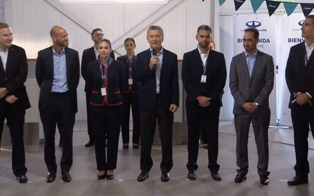 El presidente Mauricio Macri, en el despegue del primer vuelo de la low cost JetSmart.