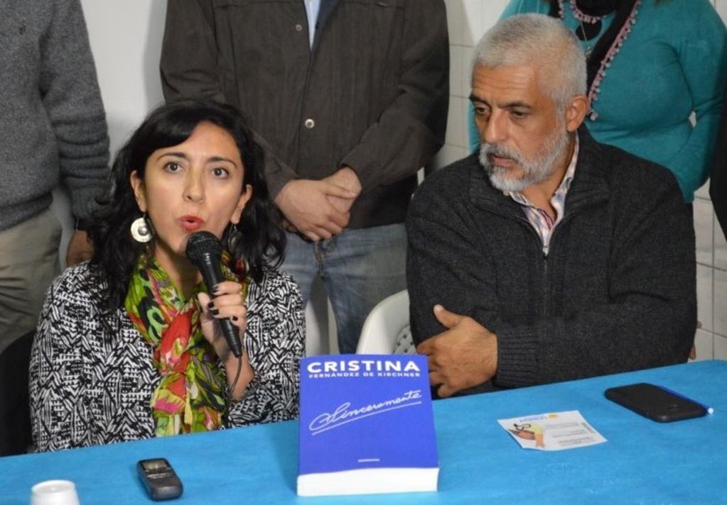 Paula Álvarez Carreras y Juan Manuel Esquivel, las principales figuras de Unidad Ciudada Jujuy, en la presentación de las listas del espacio kirchnerista.