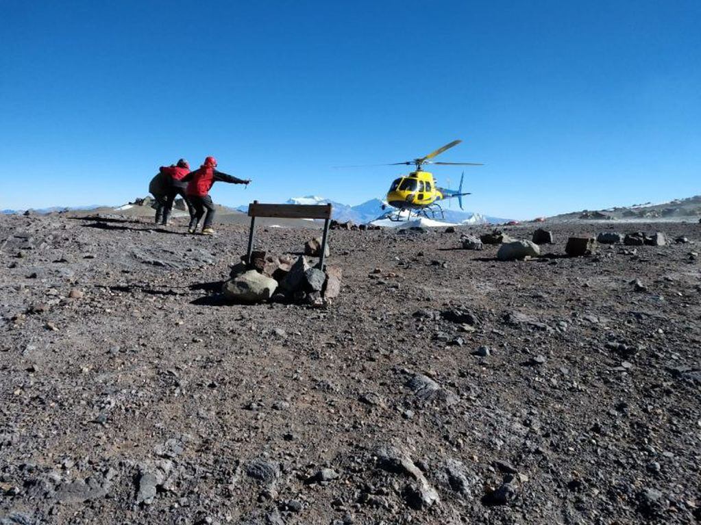 El helicóptero trasladó a Horcones al andinista.