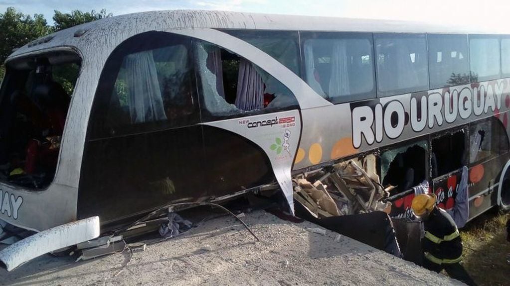 Photo released by Telam of a firefighter working at the scene, after a bus crashed against a bridge in construction over El Tigrecito stream in Villaguay department, Entre Rios province, Argentina on February 26, 2018. 


At least three adults died and ten resulted injured in the accident, among the members of a children's football delegation from the Argentinian province of Misiones, who were heading to Cordoba to take part in a competition.   / AFP PHOTO / TELAM / HO / RESTRICTED TO EDITORIAL USE - MANDATORY CREDIT "AFP PHOTO / TELAM" - NO MARKETING NO ADVERTISING CAMPAIGNS - DISTRIBUTED AS A SERVICE TO CLIENTS