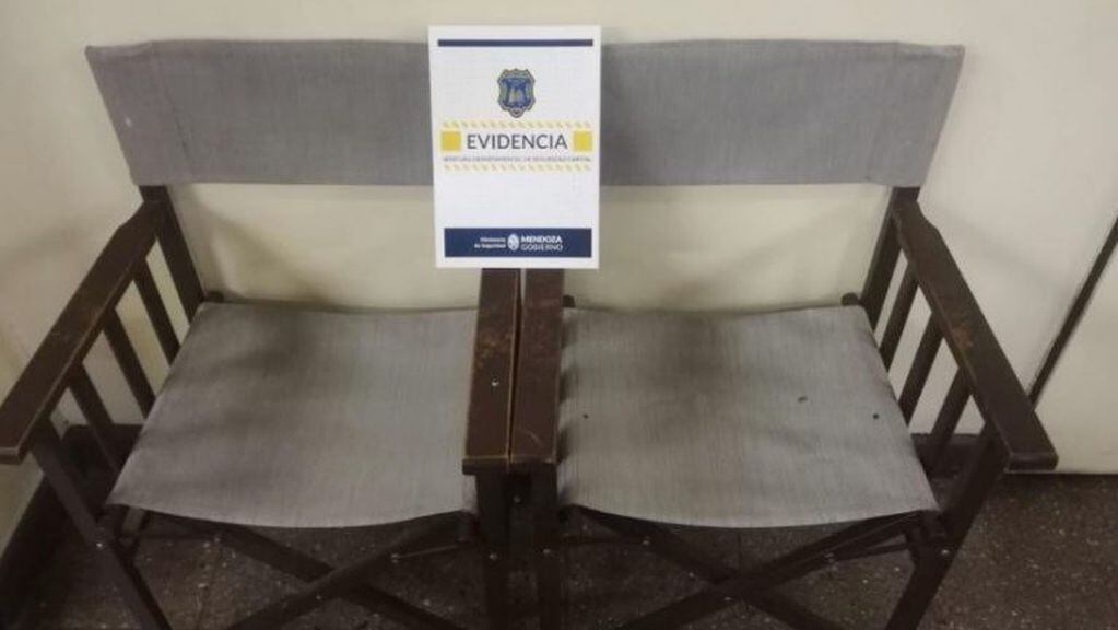 Las sillas que González robó de un local. Foto: Ministerio de Seguridad.