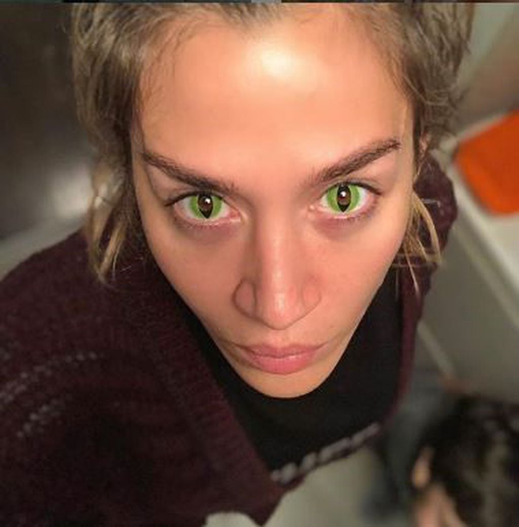 Jimena Barón se probó los lentes de contacto de "La Cobra" (Instagram/baronjimena)