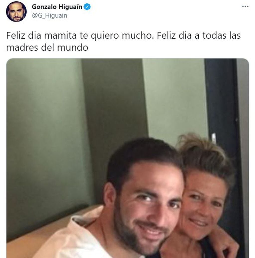 Gonzalo Higuaín y su mamá.