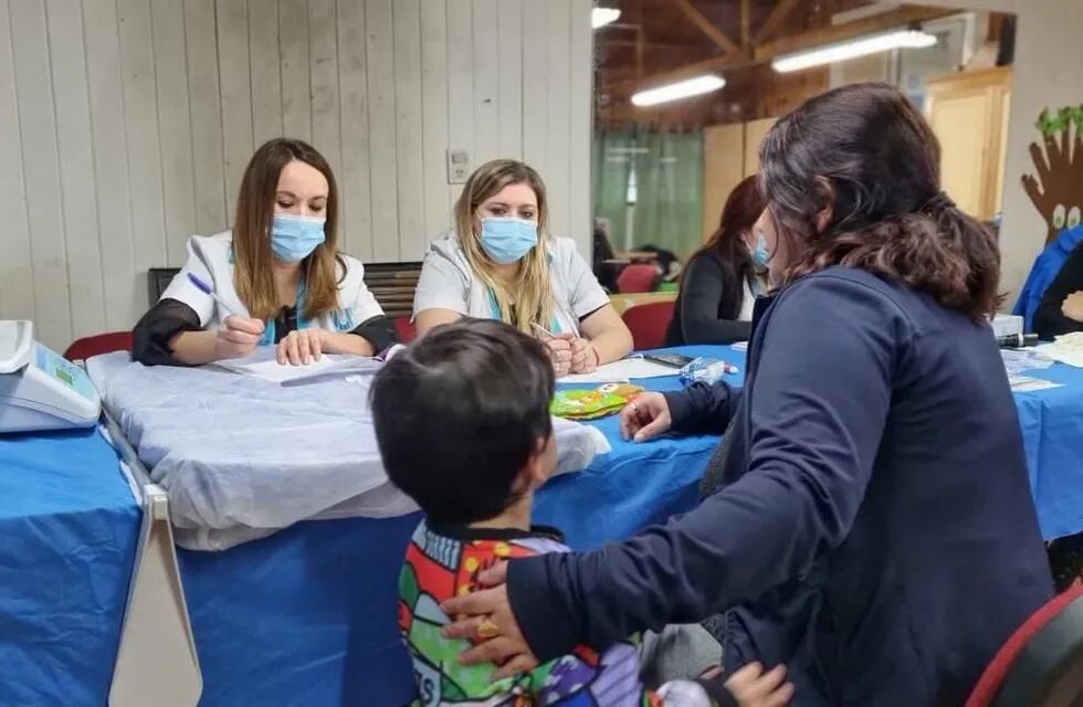 Ushuaia: controles de salud a niños en el barrio Los Morros