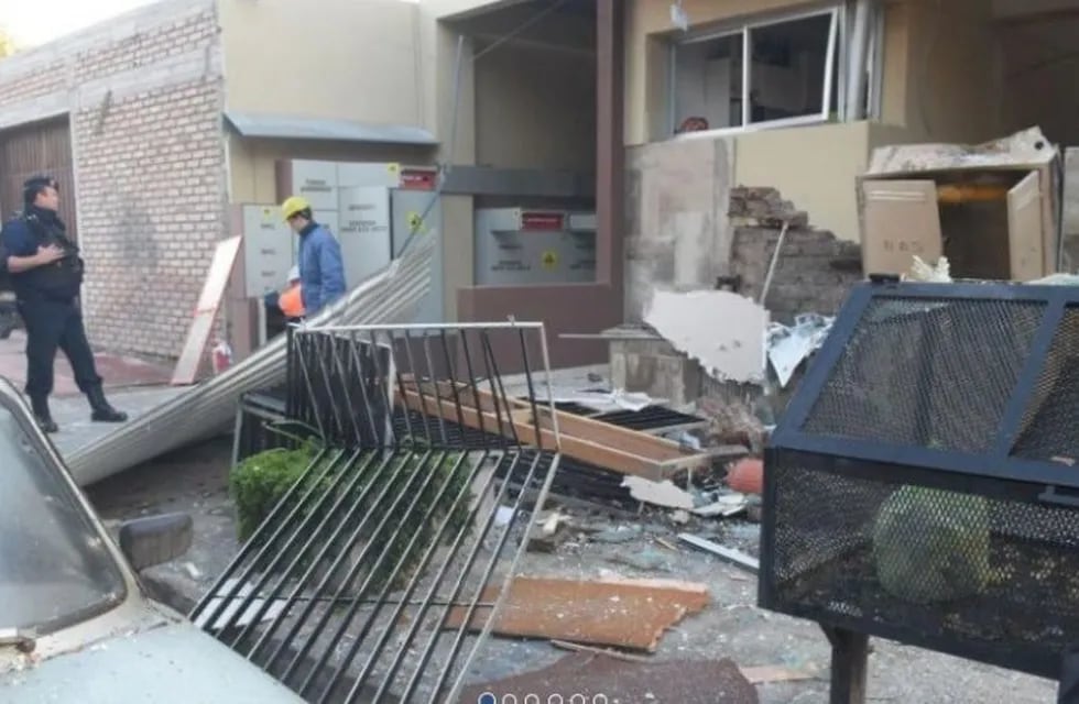 La explosión en un complejo de departamentos en San José, Guaymallén, habría dejado a cuatro departamentos inhabitables.
