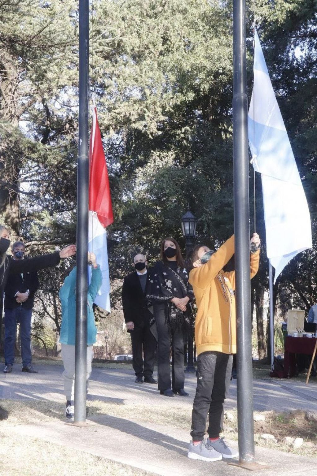 Emotivo acto por el "Día de la Bandera" en Carlos Paz