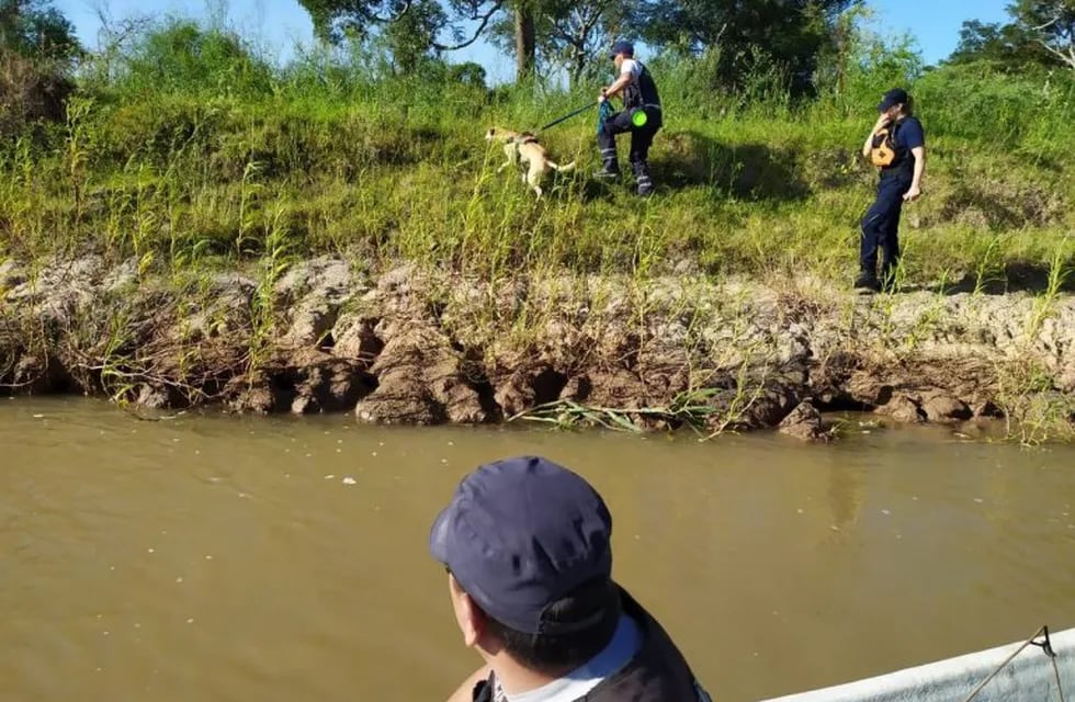 El cuerpo fue hallado en el arroyo Calchines. (Policía de Santa Fe)