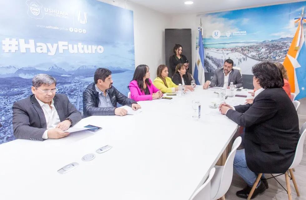 Vuoto se reunió con senadores, diputados y legisladores de Tierra del Fuego