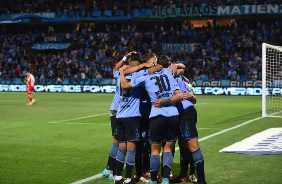 Festeja Belgrano. El club de Alberdi tiene su lugar asegurado en los cuartos de final de la Copa de la Liga Profesional. (Javier Ferreyra / La Voz)