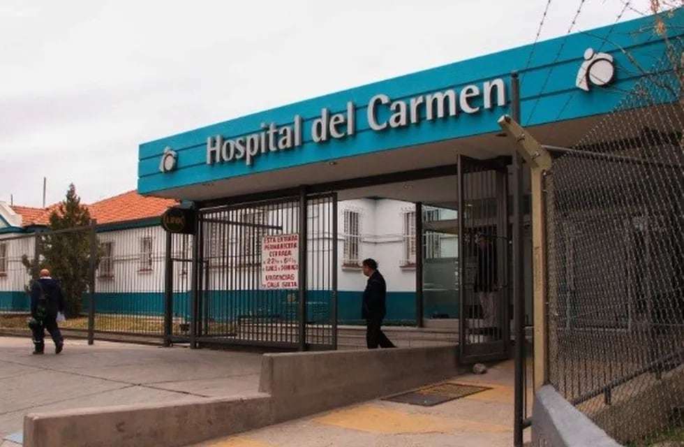 Hospital del Carmen, donde la docente se recupera.