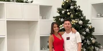 Antonela Rocuzzo y Lio Messi en Navidad