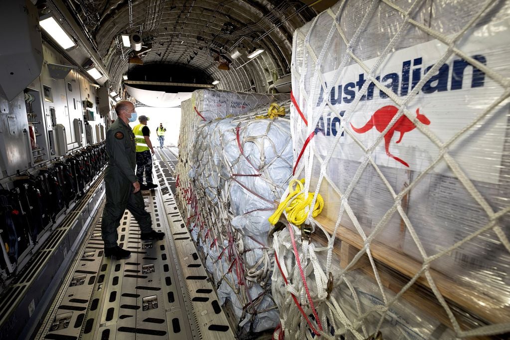 La ayuda proveniente desde Australia que llegó este jueves. Para el viernes está previsto que arriben buques de esta país y de Nueva Zelanda.