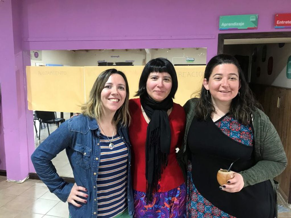 Las docentes investigadoras de la UNTDF de la Ciudad de Ushuaia, Judith, Noelia y Silvana