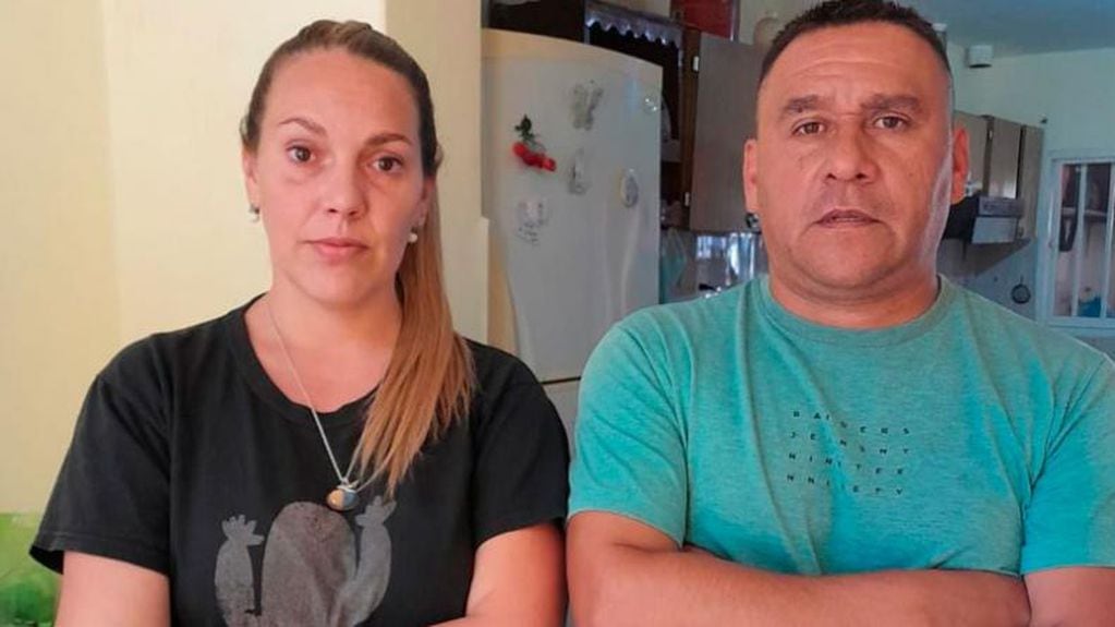 Vanesa Cáceres y Raúl Calderón, padres del bebé que murió el 18 de marzo de 2022. (El Doce)