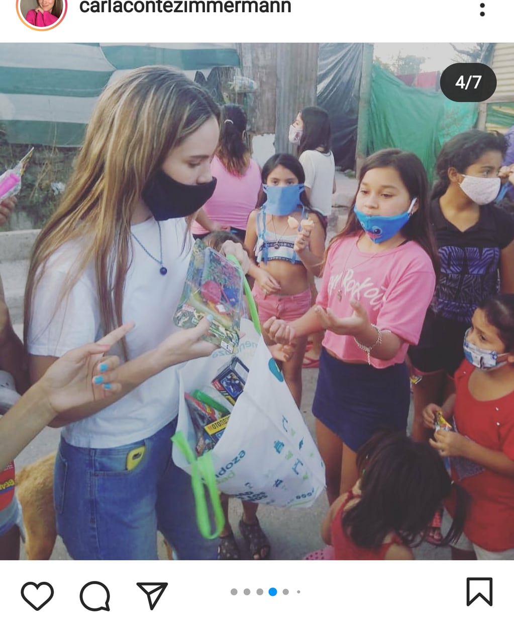 Carla Conte Zimmermann publicó en su instagram las fotos de la donación de juguetes en el barrio La Favorita.
