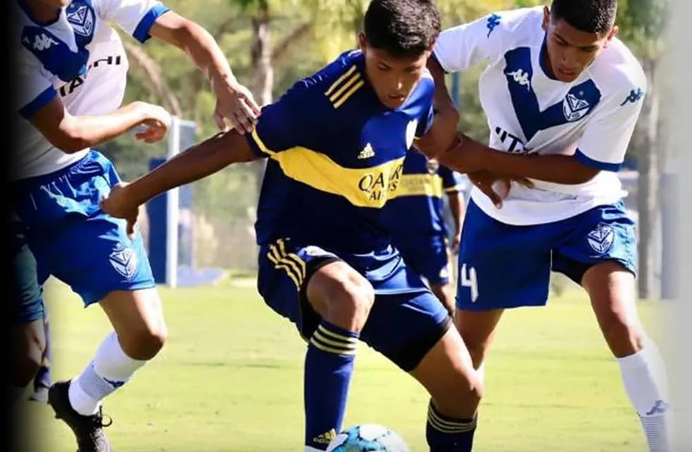 Lucas Palma formó parte del plantel profesional de Boca Juniors los últimos dos partidos del equipo azul.