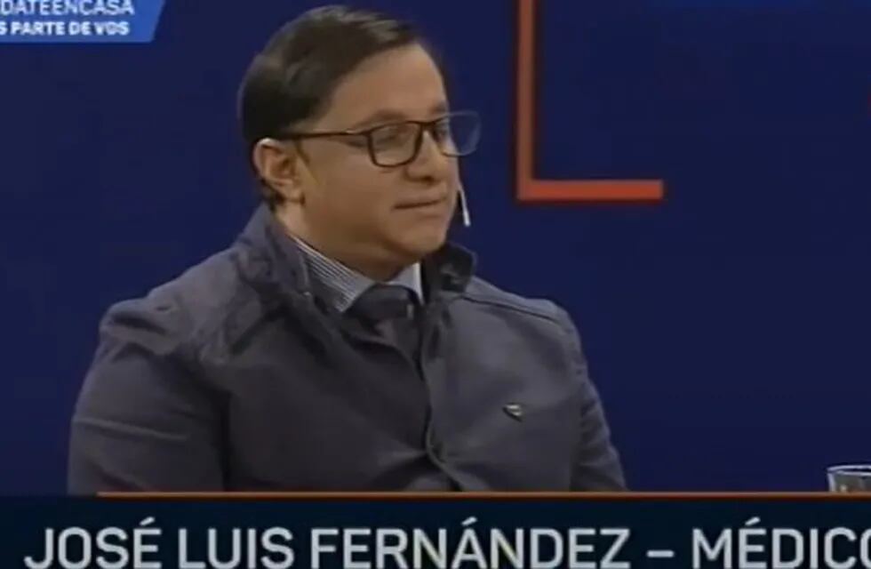 El médico infectólogo José Luis Fernández defendió su inocencia en el Canal 12 de Posadas. (Captura de Tevé)