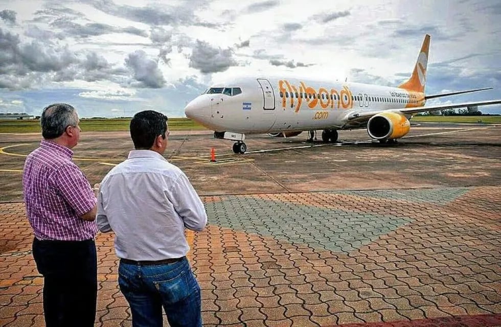 Flybondi lanzó dos vuelos semanales que conectan a Iguazú con Rosario.