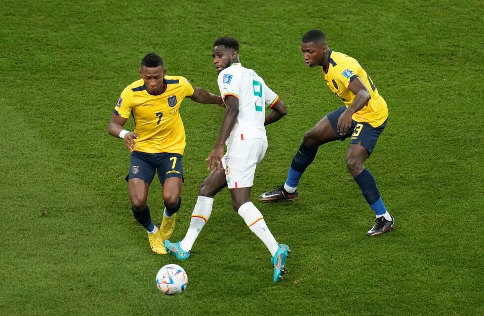 Ecuador perdió ante Senegal y se quedó afuera del Mundial de Qatar 2022. (AP)