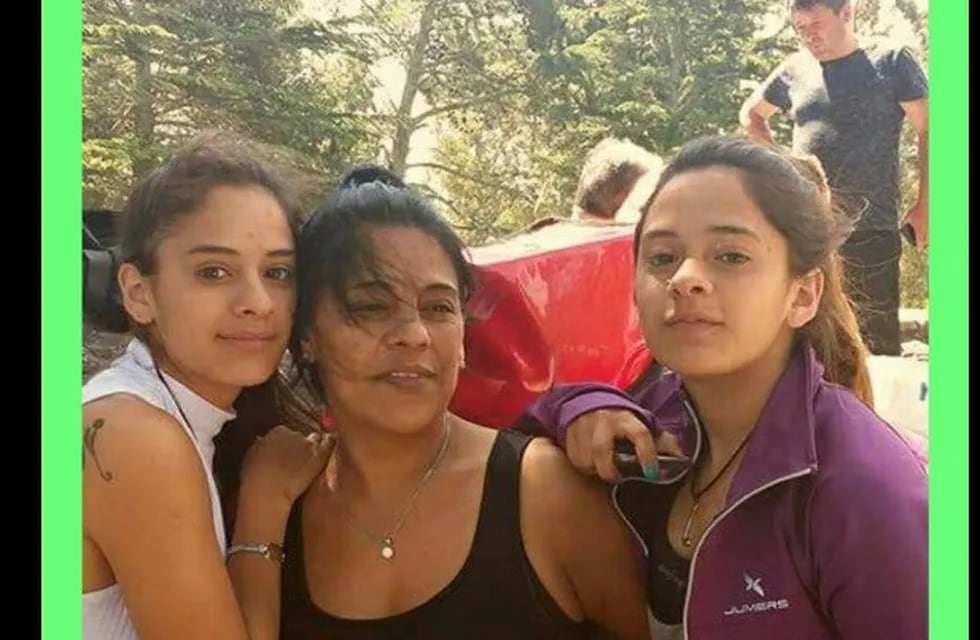 Sandra y sus hijas.