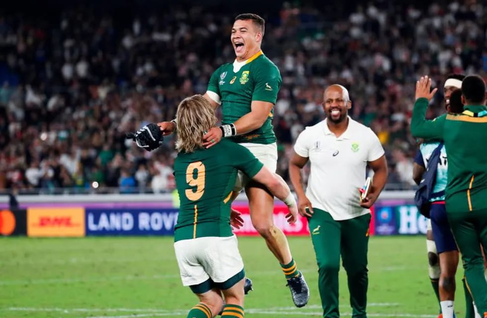 South Africa's scrum-half Faf de Klerk (L) and South Africa's wing Cheslin Kolbe celebrate winning the Japan 2019 Rugby World Cup final match between England and South Africa at the International Stadium Yokohama in Yokohama on November 2, 2019. (Photo by Odd ANDERSEN / AFP)
