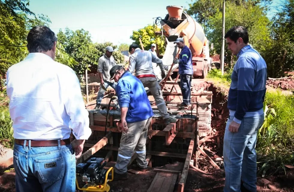 Obras en Eldorado: arranco la segunda etapa de la construcción de un puente en el barrio Avanti.