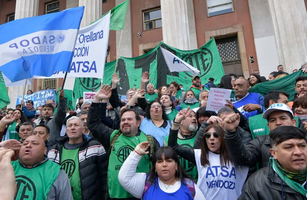 ATE (Asociación Trabajadores del Estado), realiza una protesta y marchas tras la detención de Macho.