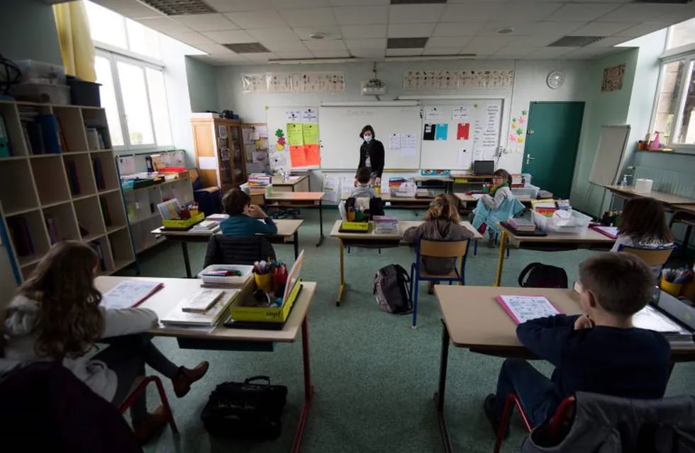 Coronavirus en Francia: las desoladoras imágenes de los chicos en su regreso a clases. (Foto: Loic Venance/AFP)