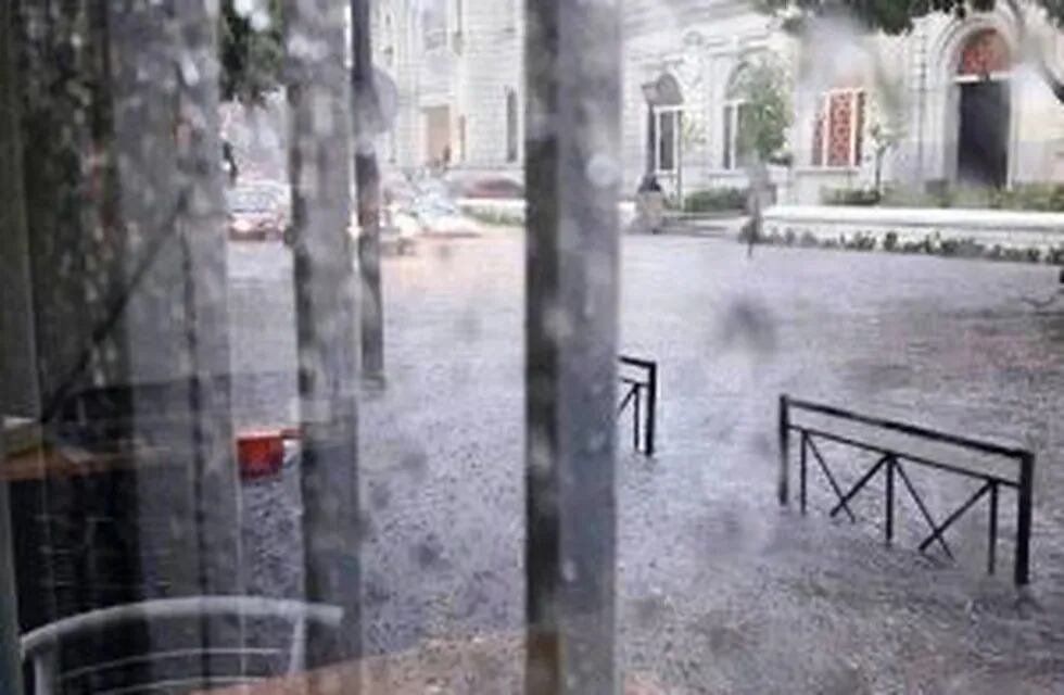 En Rosario un diluvio se desató cerca de las 13.