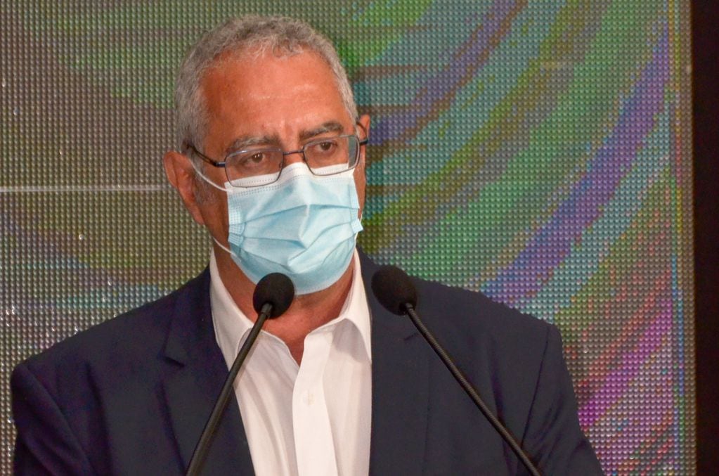 El ministro Gustavo Bouhid anunció que Jujuy empieza a vacunar a adolescentes de 17 años sin factores de riesgo.