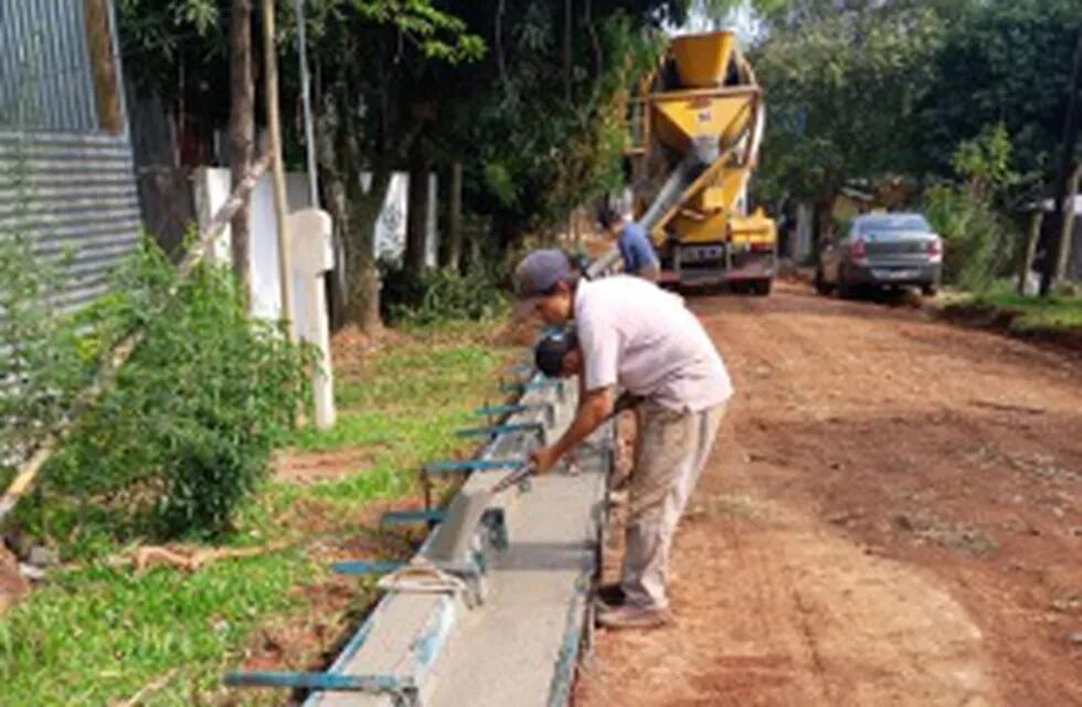 Puerto Iguazú: culminan obras viales en barrio Santa Rosa.