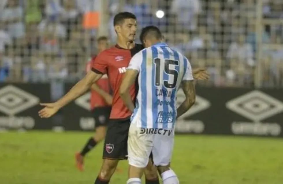 El futbolista del Decano le metió un cabezazo al \