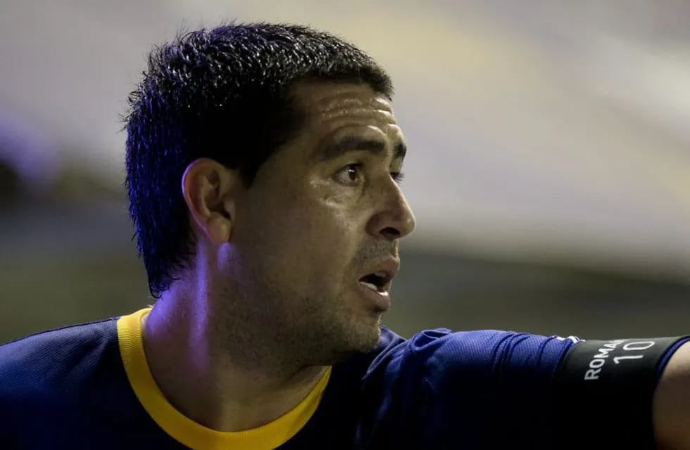 Con la ropa de la Selección Argentina, Juan Román Riquelme se entrena para su despedida. (AP)