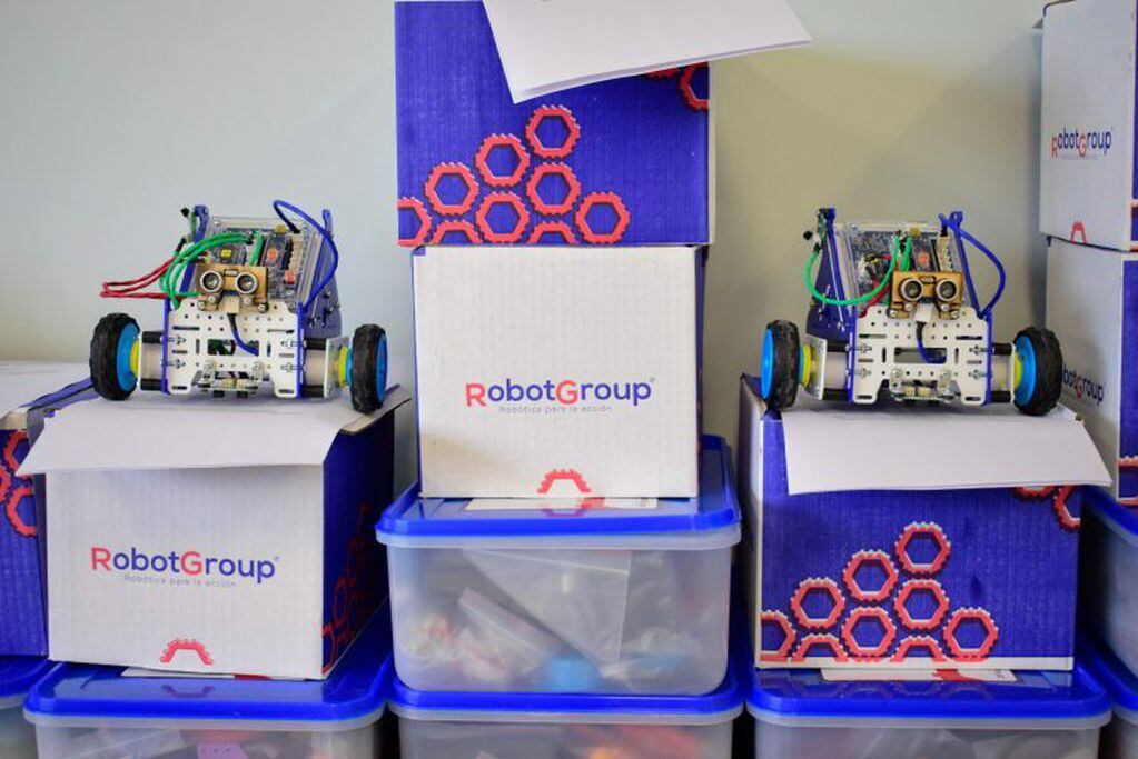 kits de robótica a escuelas técnicas