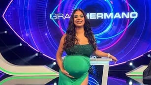 Daniela Celis posó con su panza de embarazada a menos de un mes del nacimiento de sus hijas