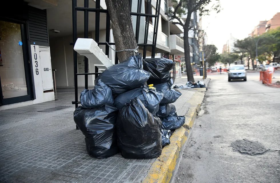 Basura acumulada en las calles de la ciudad de Córdoba.