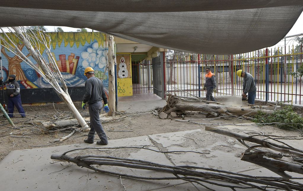 El viento zonda ocasionó varios daños en instituciones educativas de toda la provincia. 