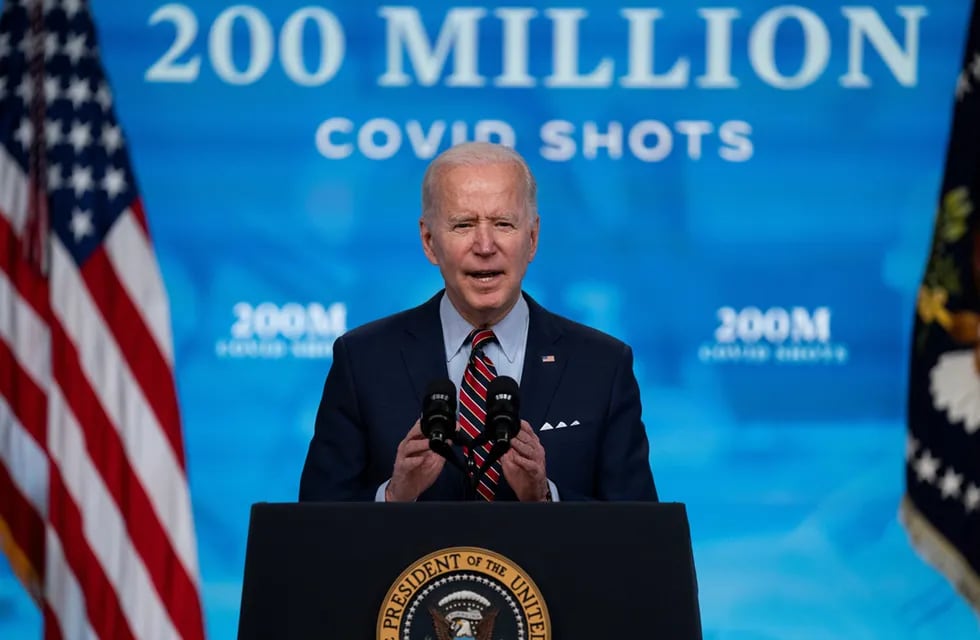 El presidente Joe Biden aseguró que compartirá con el mundo las vacunas sobrantes de Estados Unidos . (AP)