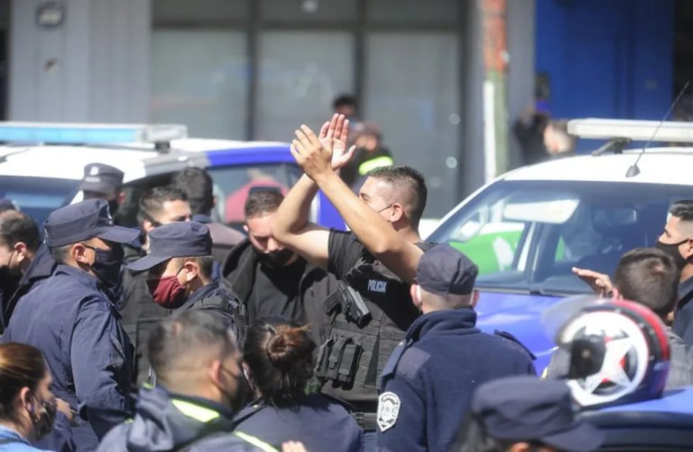 Protestas de la Policia Bonaerense en el centro de Quilmes (Foto: Clarín)