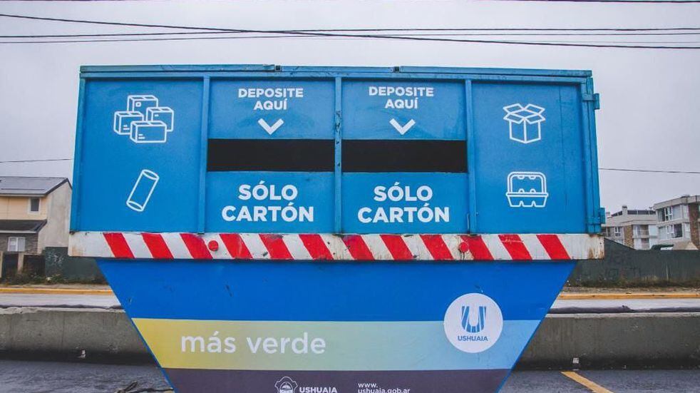 La Municipalidad de Ushuaia colocó contenedores para la recolección de cartón en las sucursales del supermercado La Anónima del barrio Río Pipo y en el shopping.