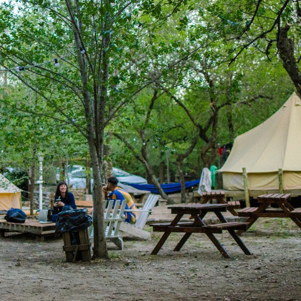 El camping ofrece diferentes tipos de alojamiento.