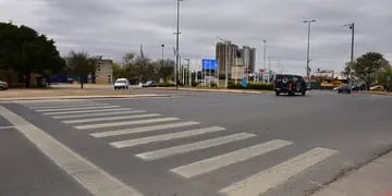 Vecinos se quejan que no hay semasforos para cruzar la calle Colón frente al Cpc de  Avenida Colón