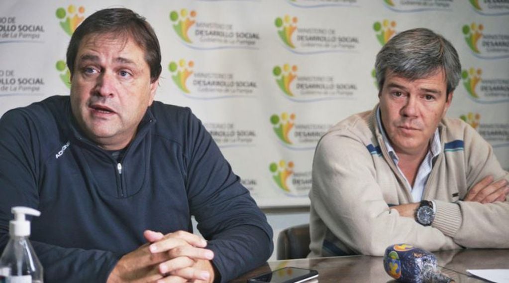 Almudévar y Álvarez en la conferencia de prensa (Vía Santa Rosa)