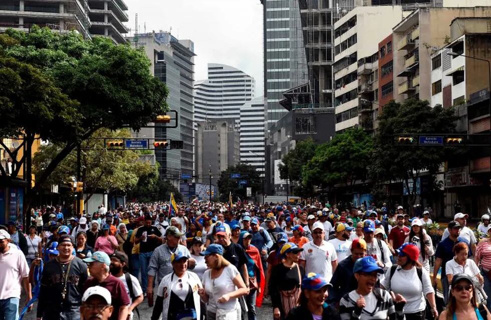 Marcha de la oposición venezolana en el aniversario del 23 de enero de 1958, fin de la dictadura militar